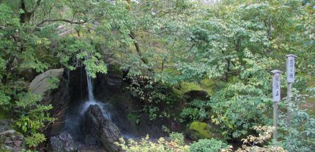 Kinkaku-ji (Kyoto), cascade Ryumon-taki