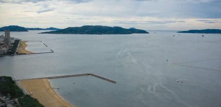 Fukuoka (Kyushu), vue sur la baie d'Hakata et les plages depuis la tour de Fukuoka