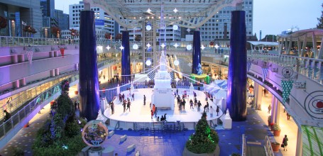 Sakae (Nagoya), centre commercial Oasis 21 et décorations de Noel