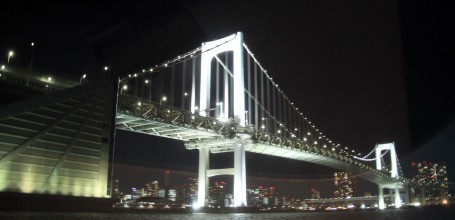 Croisière Himiko (Tokyo), vue nocturne sur le pont Rainbow Bridge 2