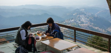 Mont Yoshino, Visiteurs en plein Ohanami sous les cerisiers en fleur au printemps 6
