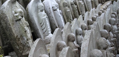 Hase-dera (Kamakura), Alignement de statues de Jizo