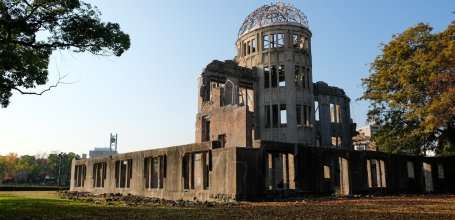 Dôme de Genbaku (Hiroshima), vue au pied du bâtiment soufflé par la bombe atomique