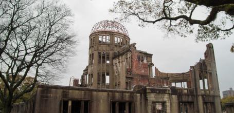 Dôme de Genbaku (Hiroshima), vue au pied du bâtiment 2