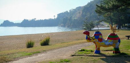 Naoshima, Benesse House, Sculpture Camel de Niki de Saint Phalle