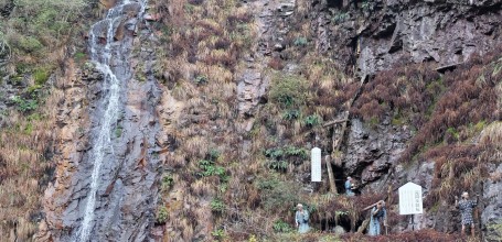 Ikuno Ginzan (Hyogo), Entrée d'un tunnel et groupe de mannequins reproduisant une scène de la vie des ouvriers