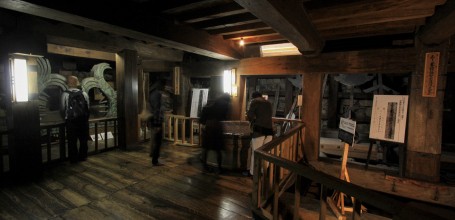 Château de Matsue, salle d'exposition des shachihoko originaux