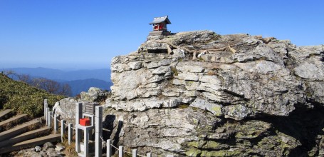 Mont Tsurugi (Shikoku), petit sanctuaire
