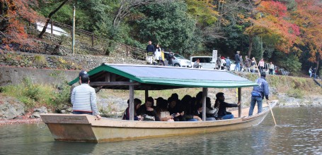 Hozugawa kudari (Kameoka), pirogue de croisière en automne