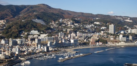 Atami, Vue sur la ville et sa marina