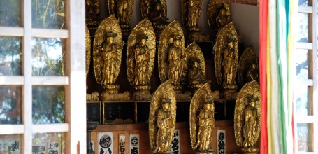 Chikubushima (Lac Biwa), Pavillon abritant des statuettes dorées de Kannon