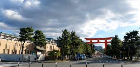 Musée Municipal d'Art de Kyoto et avenue Jingu-michi 1