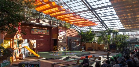 Zoo Shaboten d'Izu, Espace de spectacle animalier