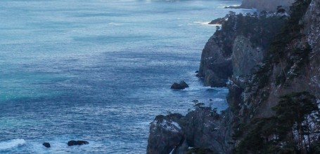 Falaises de Kitayamazaki (Tohoku), Vue sur les escarpements et l'océan en hiver 2