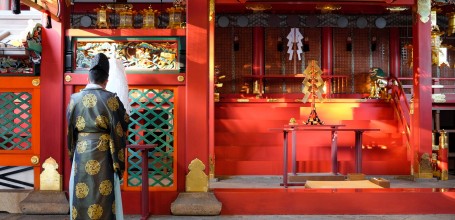 Sanctuaire Iwashimizu Hachiman-gu, prêtre shinto officiant