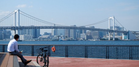 Koto à Tokyo, île Toyosu, Parc de Toyosu-Gururi et vue sur Rainbow Bridge