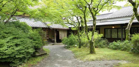 Ryokan autour du lac Kinrinko à Yufuin