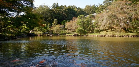 Parc du Narita-san, plan d'eau avec carpes koi et jardin japonais