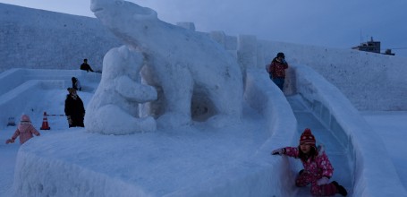 Activités plein air pour enfants et adultes au Matsuri d'hiver à Asahikawa
