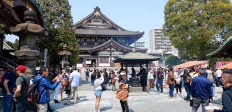 Temple Kawasaki Daishi pendant le Kanamara Matsuri en avril 5