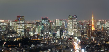Panorama nocturne sur Roppongi et Tokyo Tower depuis l'observatoire Shibuya Sky (Scramble)