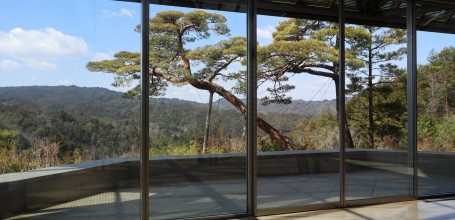 Musée Miho, vue sur le paysage depuis le bâtiment des collections permanentes