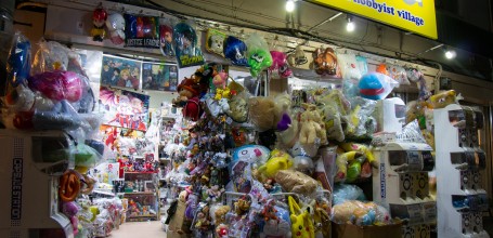 Den-Den Town & Otaroad (Osaka), boutique de goodies