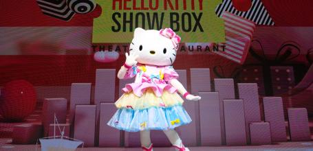 Hello Kitty Show Box (Awaji), spectacle Hello Kitty en personne
