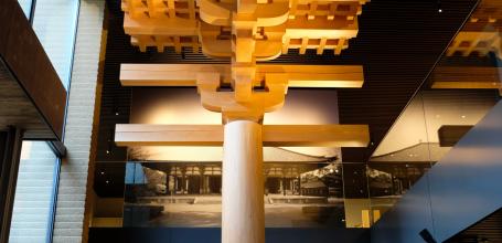 Musée des outils de charpentier de Takenaka, exemple de charpente (poutre et toiture) pour les temples et sanctuaires