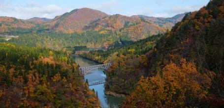 Oku Aizu (Mishima), vue sur le pont n°1 de la rivière Tadami en automne
