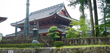 Rinno-ji (Nikko), tour Sorin-to et bâtiment principal Sanbutsudo 