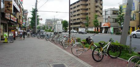 Kyoto, vélos garés sur le trottoir