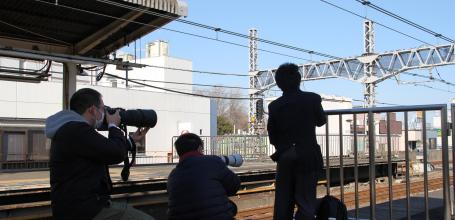 Gare d'Asagaya (Tokyo), Tori-tetsu en train de prendre des photos de trains 2