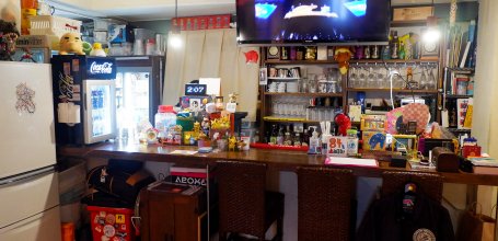 Café 84 Hashi (Tokyo), vue sur le comptoir du bar