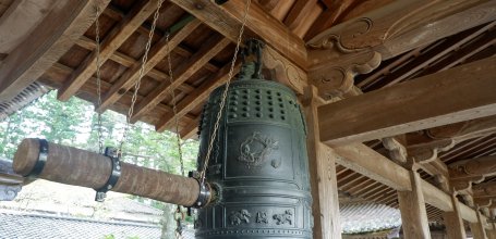 Inami (Nanto, Toyama), grosse cloche au temple Zuisen-ji