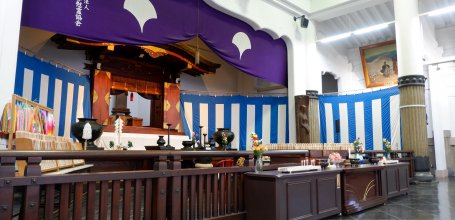 Parc Yokoamicho (Tokyo), recueillement à l'intérieur du Mémorial de Tokyo