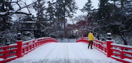 Hirosaki (Aomori), pont Sugi-no-Ohashi dans le parc du château