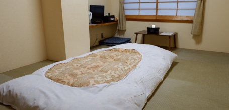 Kawaguchiko Station Inn, chambre à la japonaise de l'auberge avec futon 1 personne