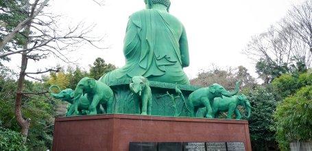 Togan-ji (Nagoya), vue arrière de la statue du grand bouddha Nagoya Daibutsu