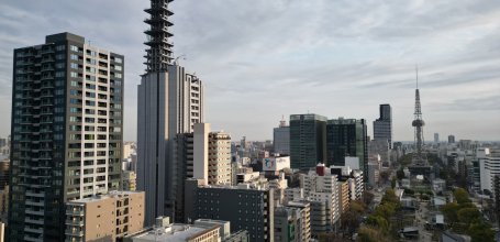 Sakae (Nagoya), vue aérienne par drone du parc Hisaya Odori et de la tour Mirai Tower