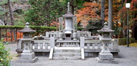 Kuon-ji (Minobu), tombe dans la zone du mausolée de Nichiren Shonin