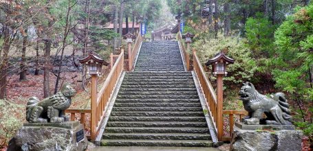 Péninsule d’Oga (Akita), escalier du sanctuaire Shinzan-jinja 
