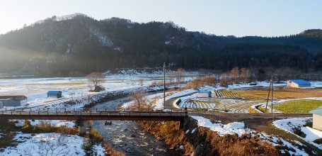 Ligne de train Akita Nairiku, vue sur la compagne japonaise en hiver entre Odate et Kakunodate