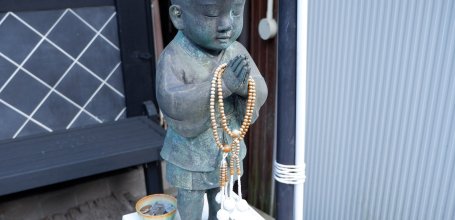 Minobu (Yamanashi, Mont Fuji), statue Jizo dans le quartier commerçant près du temple Kuon-ji