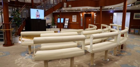 Shin Nihonkai Ferry, bateau Lavender (Niigata - Otaru), hall d'accueil à l'embarquement