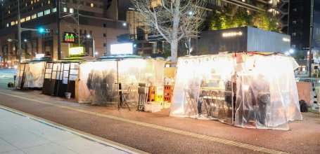The Royal Park Canvas Fukuoka Nakasu (Kyushu), stand Yatai installés en bas de l'hôtel en hiver