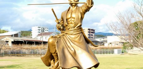Pèlerinage One Piece à Kumamoto (Kyushu), statue de Zoro à Ozu