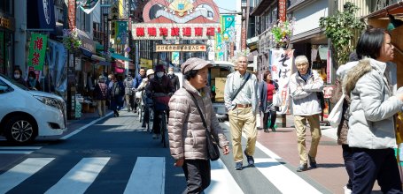 Sugamo (Tokyo), personnes âgées dans la rue commerçante Jizo-dori 