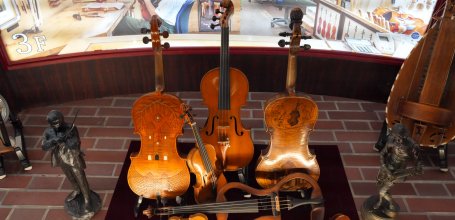 Ochanomizu (Tokyo), Atelier de réparation de violons