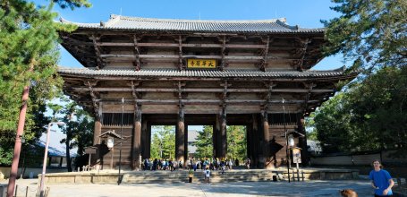 Nara, porte Nandai-mon du temple Todai-ji